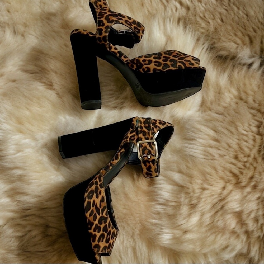 Mossimo cheetah print heels sz.  9.5